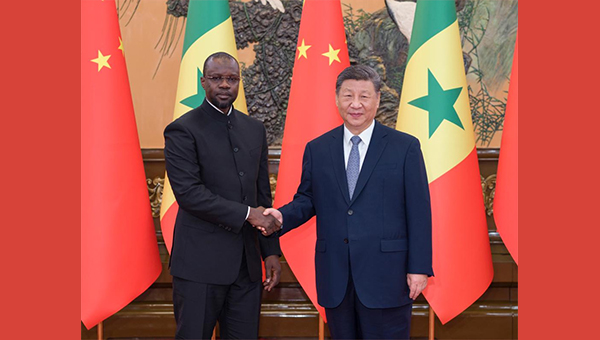 Xi meets Senegalese PM